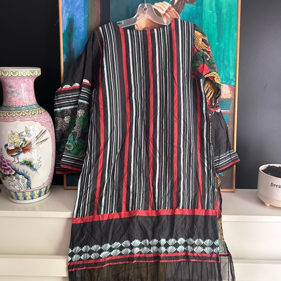 Threads & Motifs Black & Red Cheetah Long Sleeve Top Indian Bollywood S - Picture 15 of 15